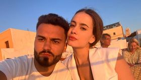 „Vreau să fii soția mea” Jador, îndrăgostit nebunește de iubita lui! Cum a reacționat Alexandra Dobbia după cererea în căsătorie